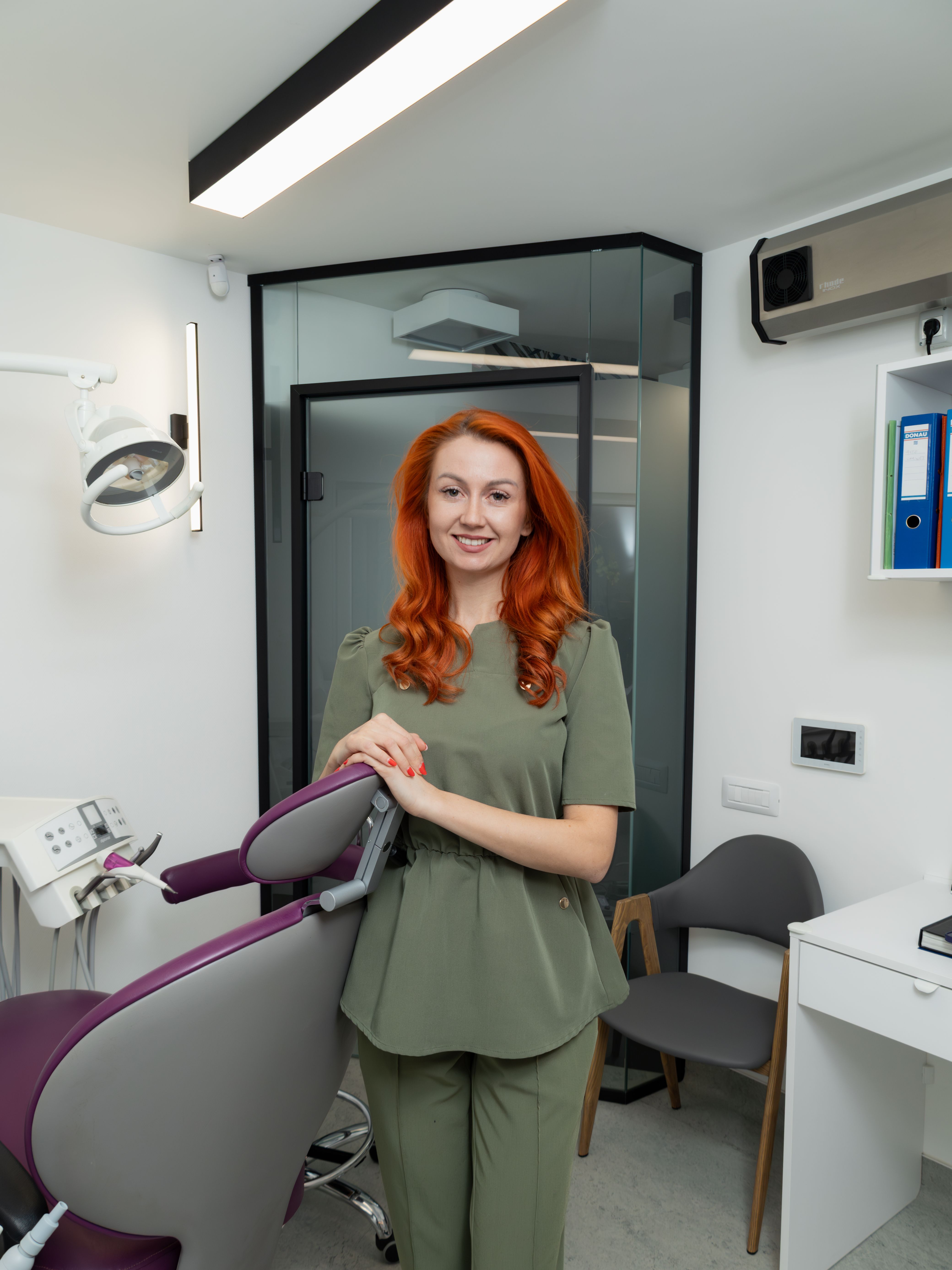 Dr. Andreea Moldovan - Servicii parodontologie - consultație și tratament profesional